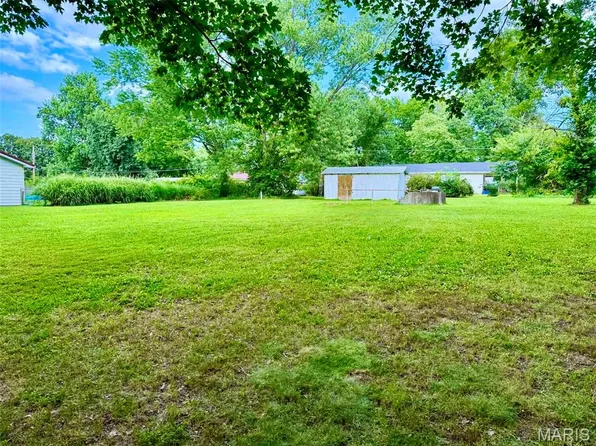 320 Quaker Ave, Houston, MO 65483