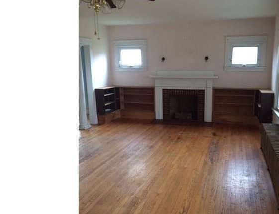 2nd image of 3010 Philadelphia Pike