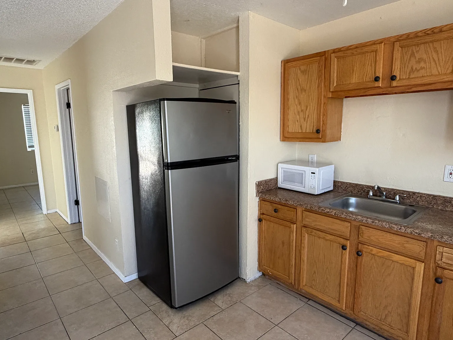 2 bed, 650 sqft, $995 — Photo 3