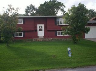 2012 11th Ave, Belle Plaine, IA 52208