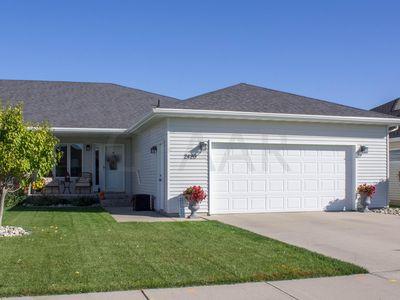 2420 Pembrooke Dr, Grand Forks, ND, 58201