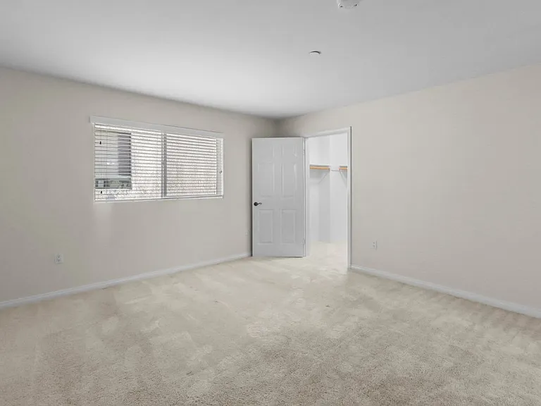 4262 Lindblade Dr #240 — Photo 7