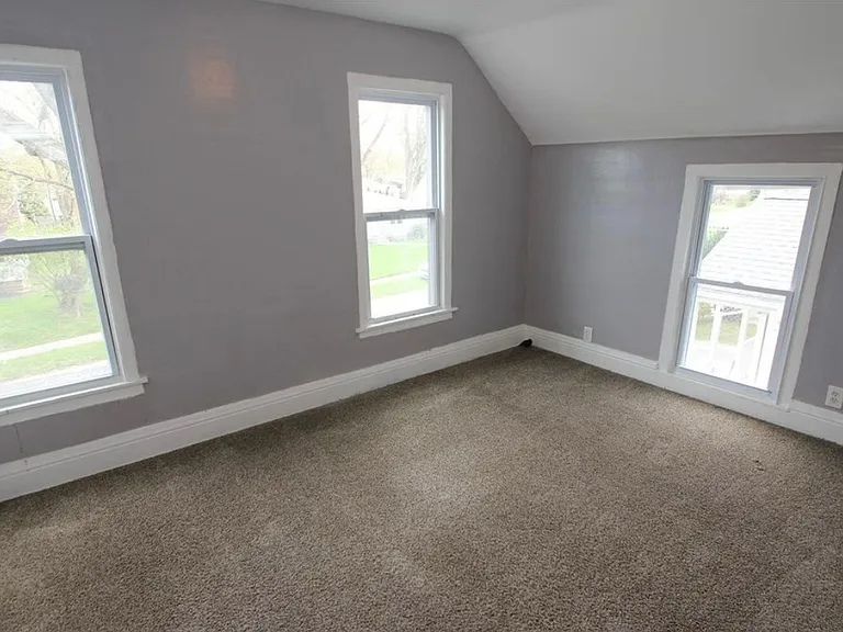 569 Washington Ave — Photo 11