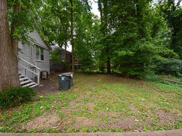 625 McConnell St — Photo 14