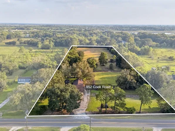 952 Cook Rd, Winnie, TX 77665