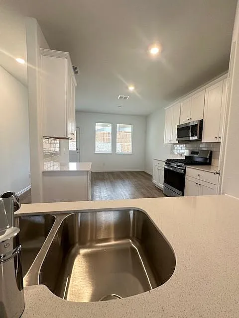 3 bed, 1442 sqft, $2,199 — Photo 3