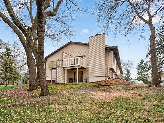 3rd image of 818 Sherwood Rd