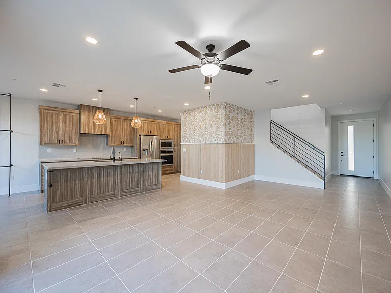 142 E Hearne Way — Photo 8