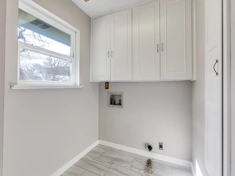 7335 Reed Rd — Photo 33