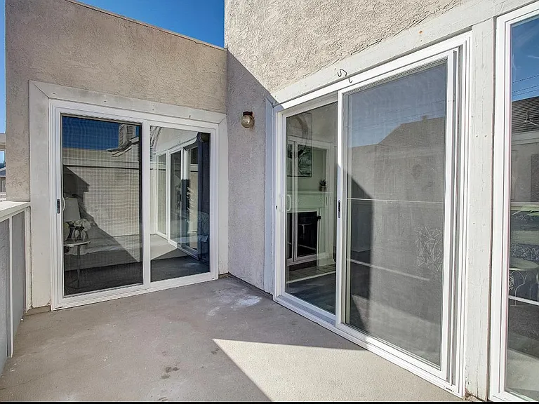 628 Daisy Ave #401 — Photo 8