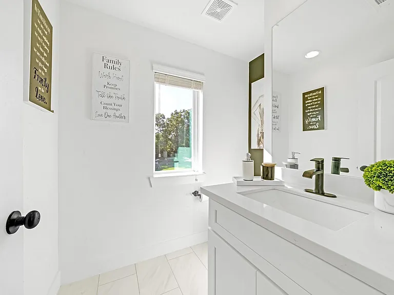 2712 Nagle St — Photo 24