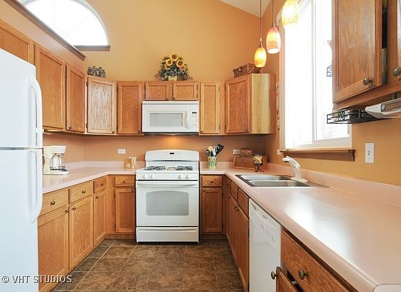 3rd image of 2357 N Old Pond Ln