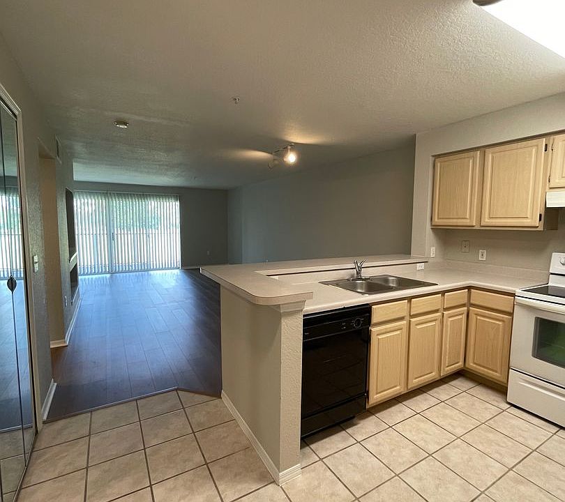 Audubon Villas At Hunters Creek Condominiums 13917 Fairway Island Dr