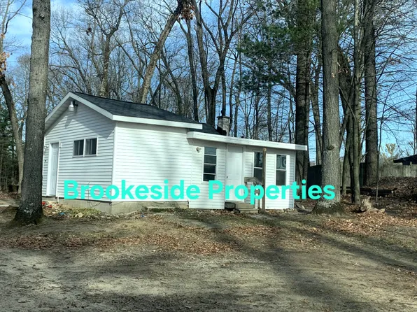 1326 E Hess Lake Dr, Grant, MI 49327