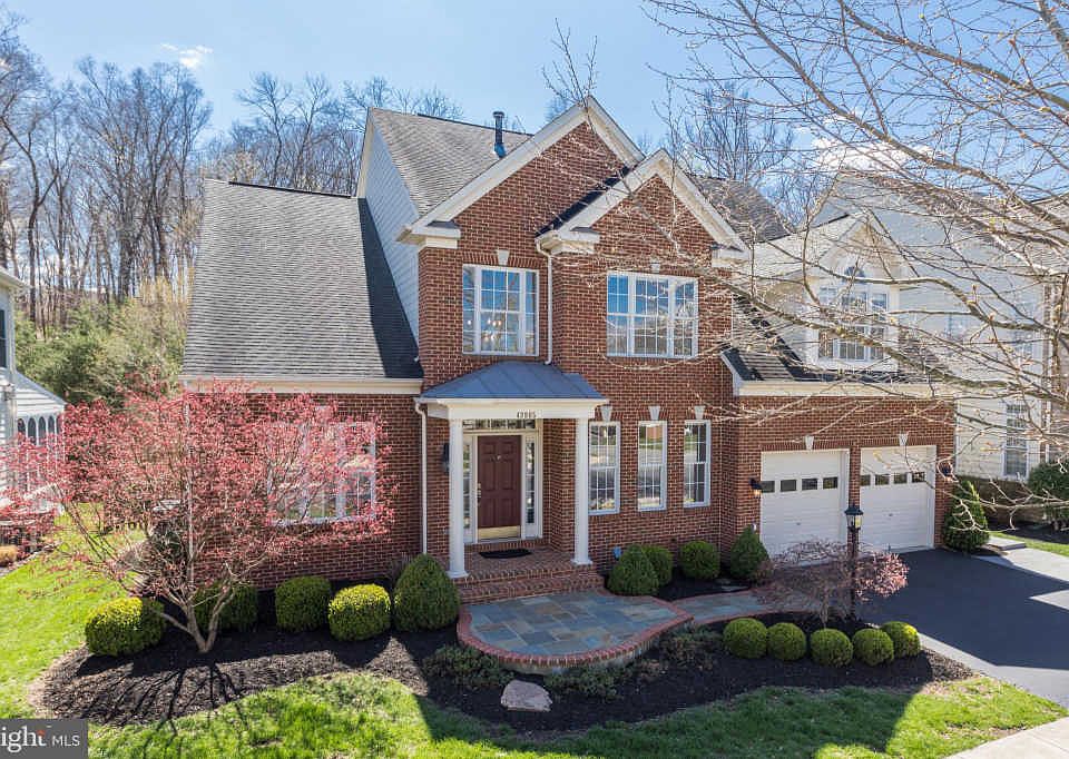 1st image of 43965 Riverpoint Dr