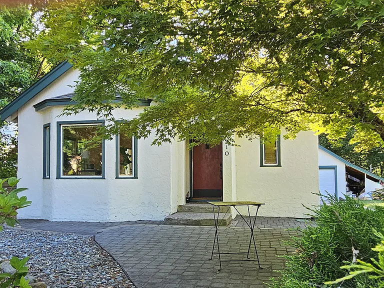 310 E Lake St — Photo 4