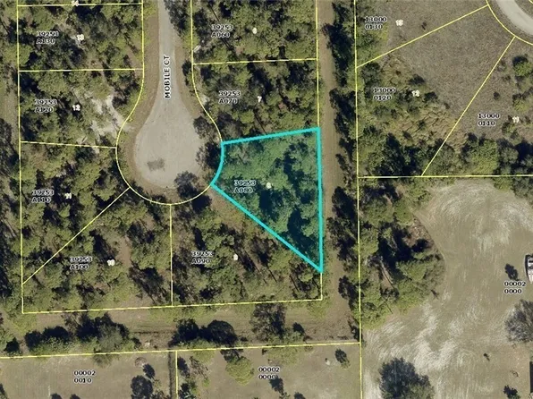1832 Mobile Ct, Lehigh Acres, FL 33972