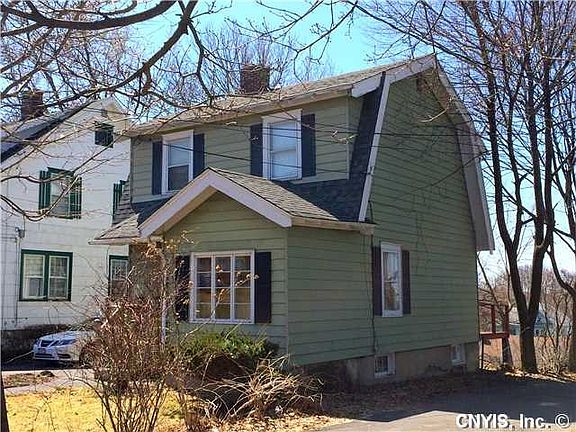 3rd image of 302 Beattie St