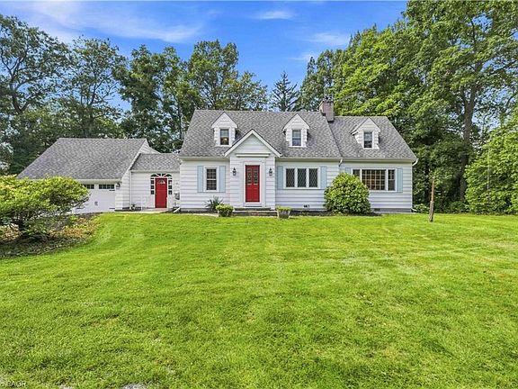 2nd image of 1537 Gregory Rd