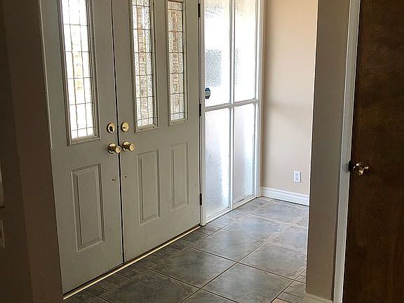 Double entry & foyer