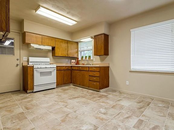 4th image of 4101 Timberline Dr