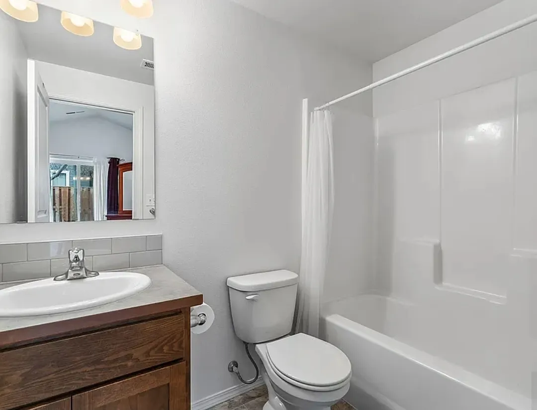 2 bed, 1024 sqft, $2,450 — Photo 4