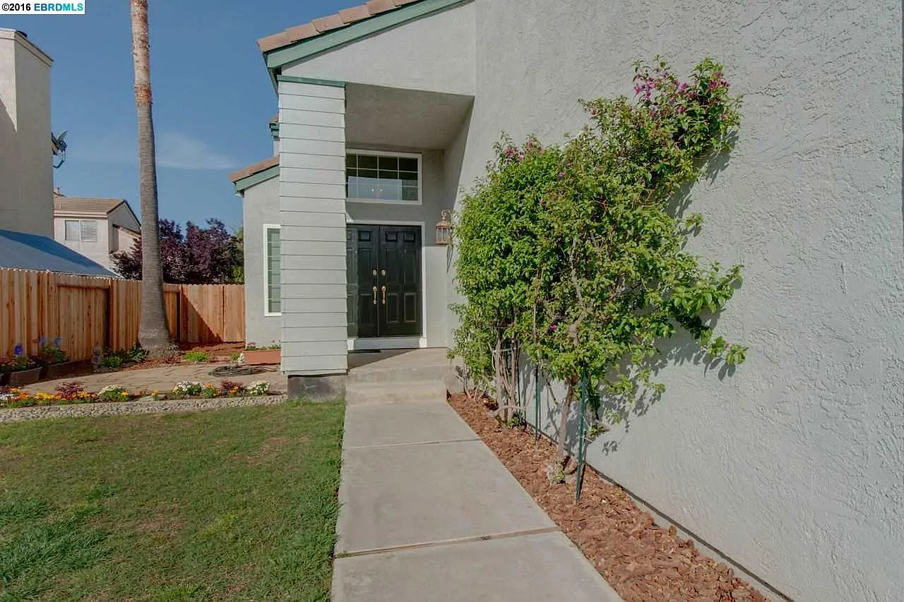 2486 Cove Pl photo 1