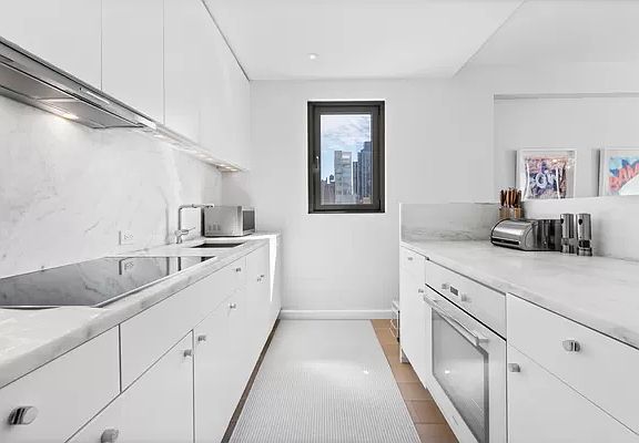 5th image of 200 E 62nd St APT 11D