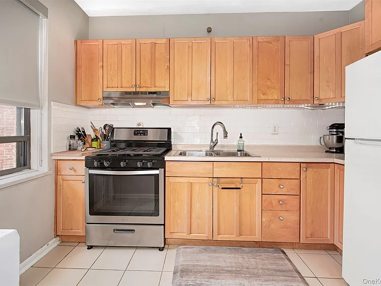 2 Greenridge Ave #3C — Photo 9