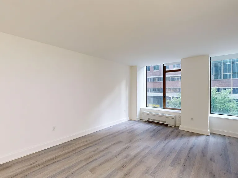10 Hanover Square — Photo 105
