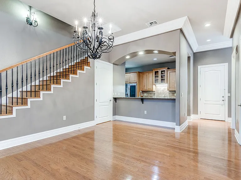 7897 Broadway #702 — Photo 9