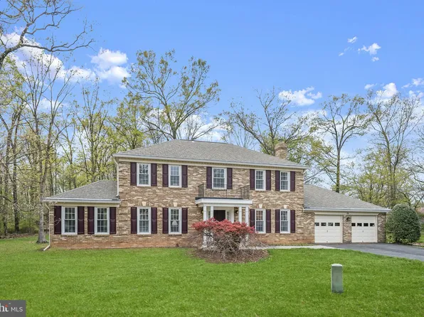 26 Butternut Way, Sterling, VA 20164