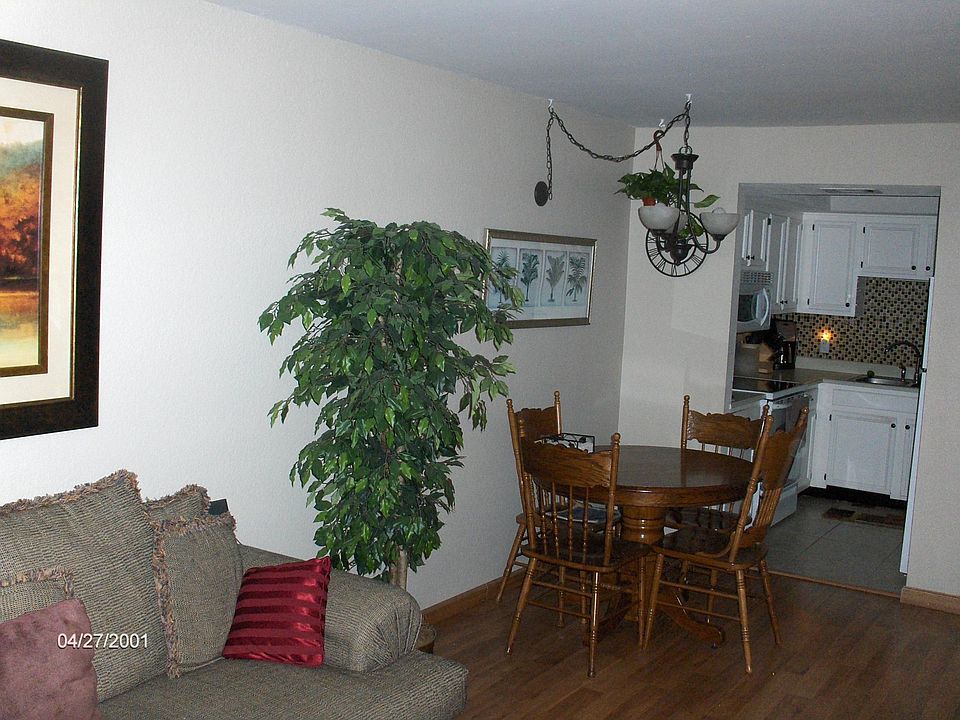 Family Room into dining