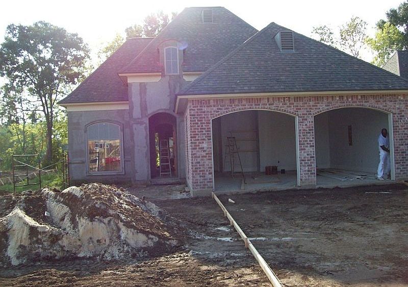 1st image of 215 Country Park Dr