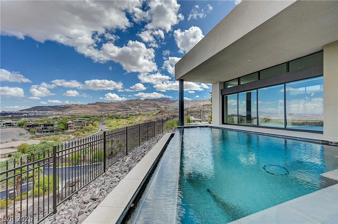 3 bed, 3.0 bath, 2851 sqft, $11,000 — Photo 3