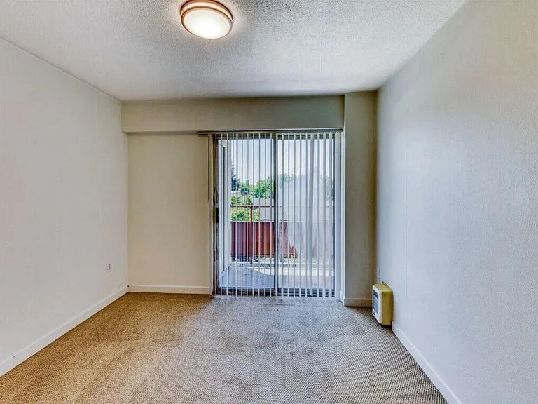 Irvington Apartments — Photo 24