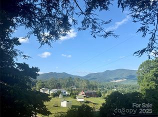 74 Jarrett Dr, Bakersville, NC 28705