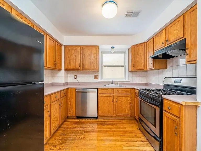 38 W 20th St #2 — Photo 1