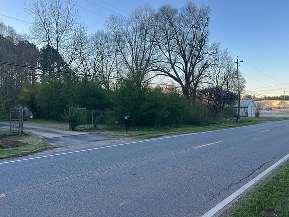3rd image of 1951 4th Ave SW