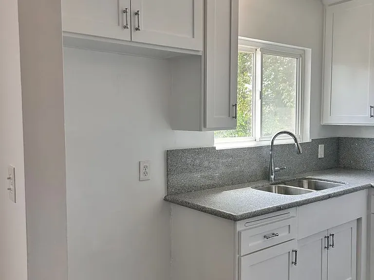 320 Western Ave — Photo 23