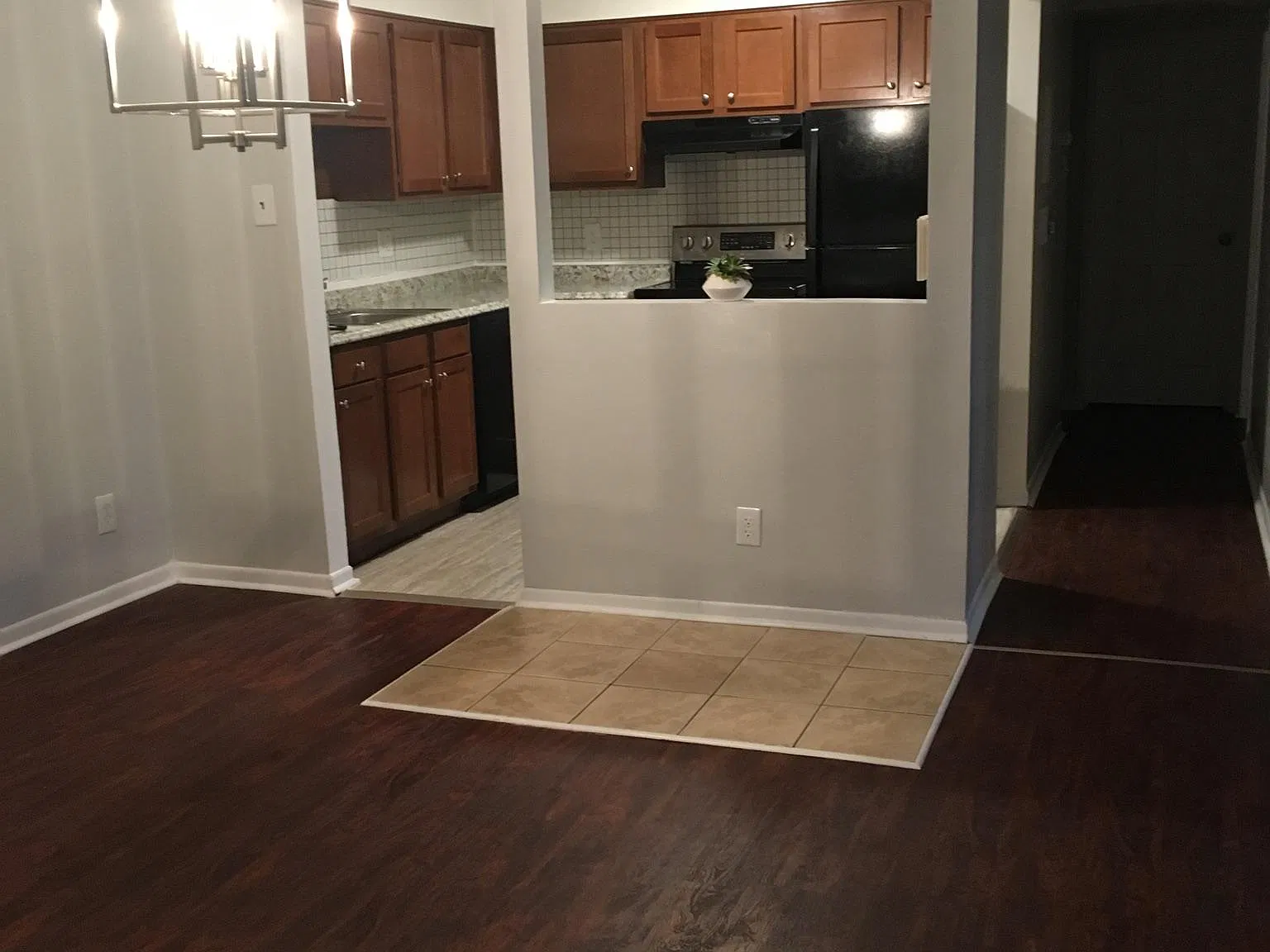 2 bed, 1083 sqft, $1,600 — Photo 1