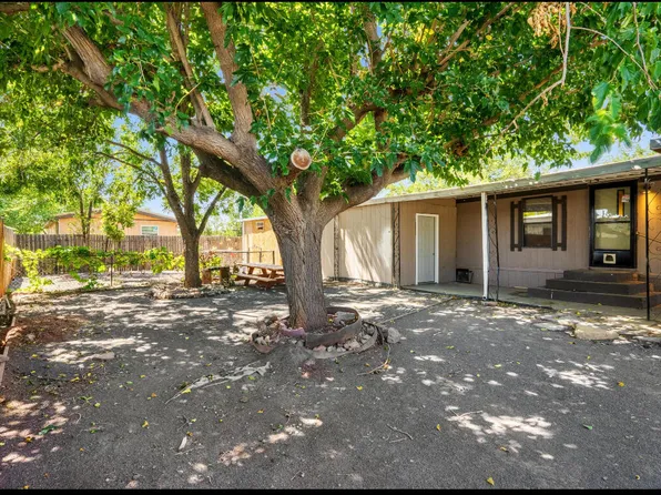 1083 Aragon Ct SE, Los Lunas, NM 87031