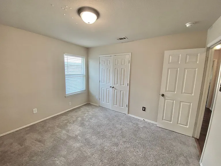 1921 Nightingale Dr — Photo 17