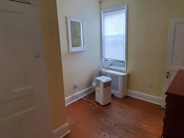 1033 Jackson St — Photo 36