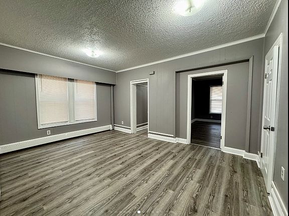 4th image of 1100 E Main St