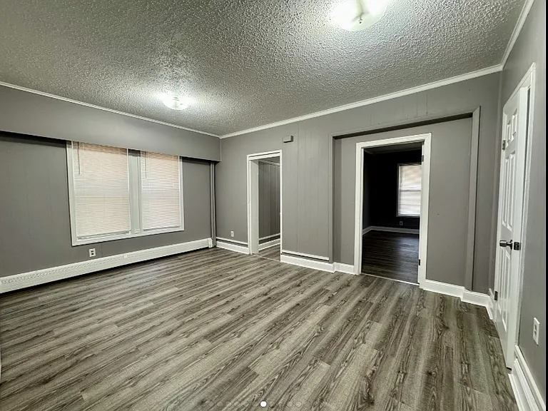 1100 E Main St — Photo 4
