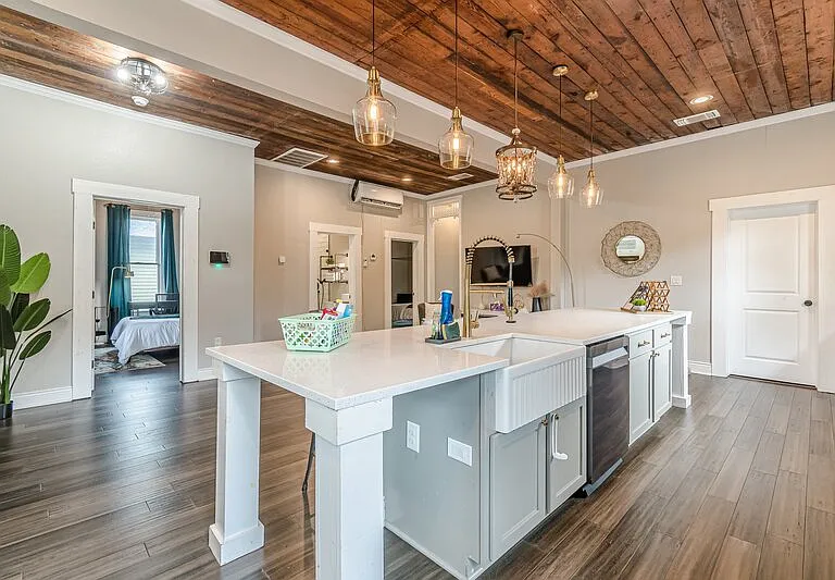 1022 Nolan St — Photo 3