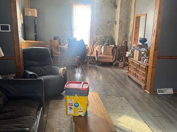 2nd image of 915 Fulton St