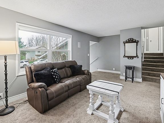 4th image of 1312 N Prairie St