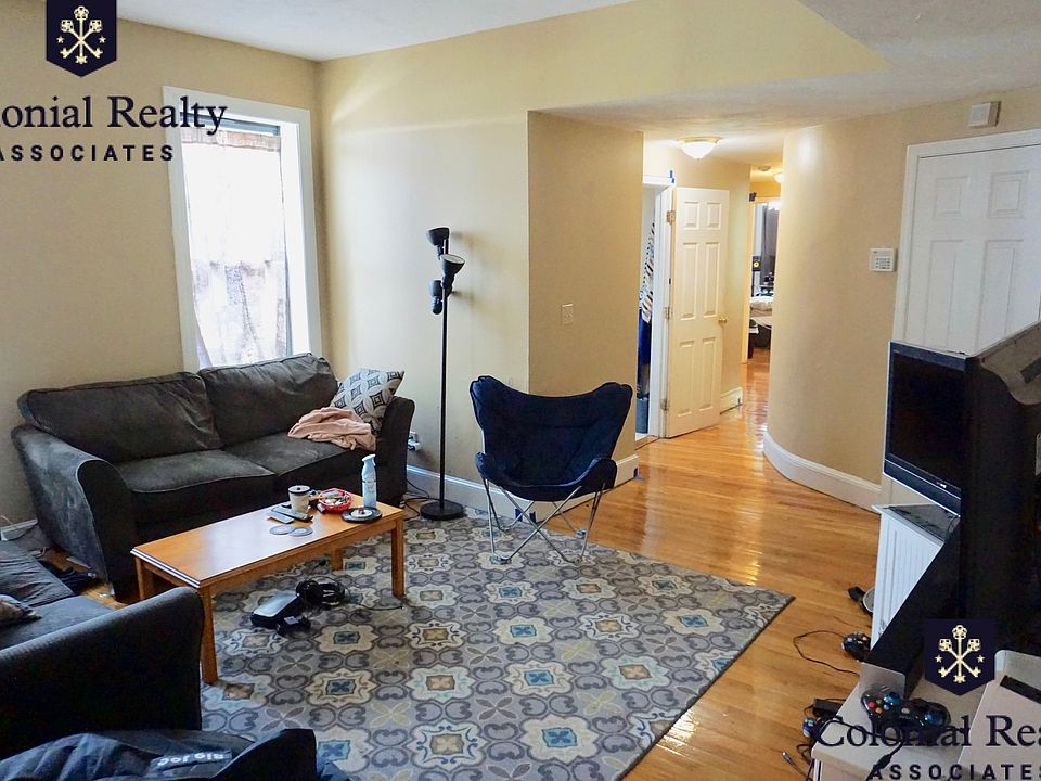 2nd image of 15 Highgate St #17-8